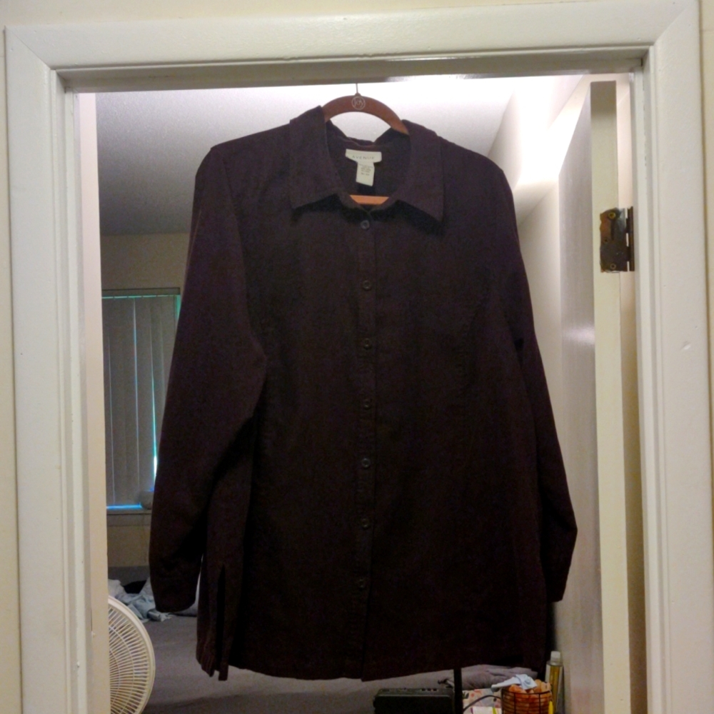 Eggplant purple, felt, dress shirt, with lining inside. Avenue size 18/20.